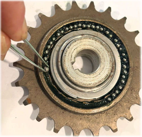 Reinstalling bearing balls