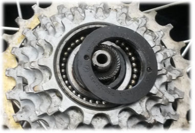 SunTour Pro Compe freewheel with cover plate removed