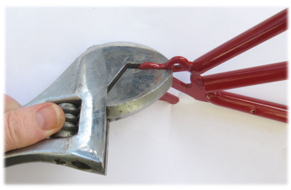 Aligning forkend using adjustable wrendh