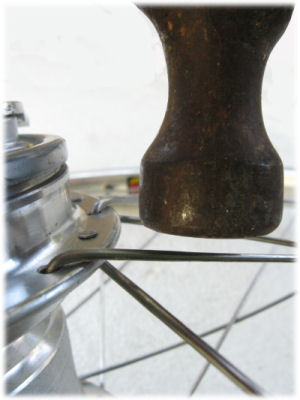 bending spokes overthe hub flange