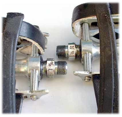 DSCF0134wrong bros pedals.jpg (17350 bytes)