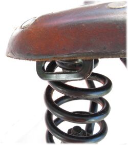 Saddle without eyelets